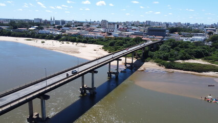 Fototapeta na wymiar Ponte da amizaade Timon e Teresina entre o Rio Parnaíba 