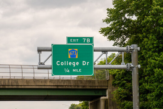 sign for Exit 7B on New Jersey State Route 42 (North-South Freeway) for Camden County Route 673, College Drive in Gloucester Township, Camden County, New Jersey