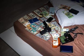Fototapeta na wymiar Evidence bag next to dollar banknotes in a crime investigation unit, concept image