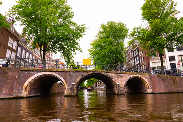 Naklejka premium オランダの運河のトンネル