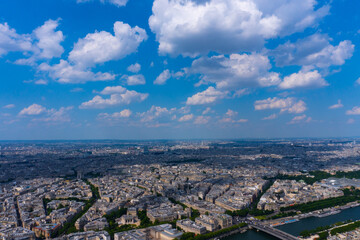 パリの青空と町の眺め風景