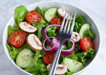 gardensalad  top with mushrooms , baacon and  tomatoes