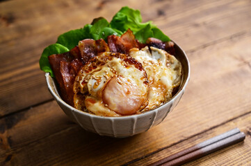 ベーコンエッグ丼
