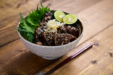 カツオのタタキの漬け丼
