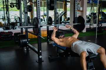 Man doing press bench exercise in a gym