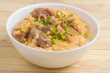 牛肉と玉子とじの他人丼