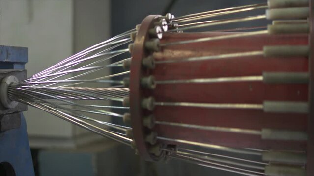 High tensile strength cable manufacturing, wire twisting process.
