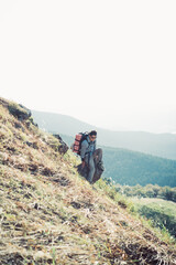 Fototapeta premium 斜面に座る男性