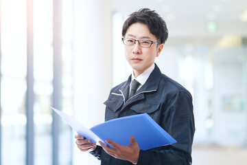 作業服のビジネスマン