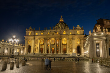 Fototapeta na wymiar St. Peterskirche in der Nacht, Vatikan, Rom