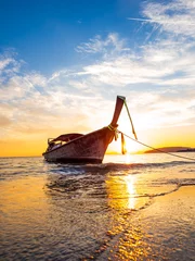 Papier Peint photo autocollant Railay Beach, Krabi, Thaïlande long-tail boat at Poda beach in Thailand