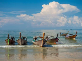 Papier Peint photo autocollant Railay Beach, Krabi, Thaïlande long-tail boat at Poda beach in Thailand