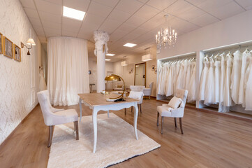 Diseño de interiores de un lujoso local para trajes de novias. 