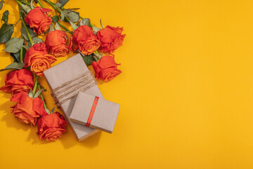 Zero waste gift concept. Bright roses, wrapped in paper surprise box for Anniversary, Mothers Day