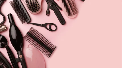 Fotobehang  ferramentas de cabeleireiro em fundo rosa com espaço de cópia © Alexandre