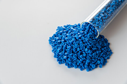 White plastic grain, plastic polymer granules,hand hold Polymer pellets, Raw materials for making water pipes, Plastics from petrochemicals and compound extrusion, resin from plant polyethylene.