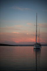 Sonnenaufgang Segelboot