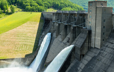 The water outflow from the Kinzua Dam becoming the Allegheny River on Warren, Pennsylvania, USA on...
