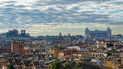 Obraz premium Vue sur les toits, les monuments et les clochers de Rome