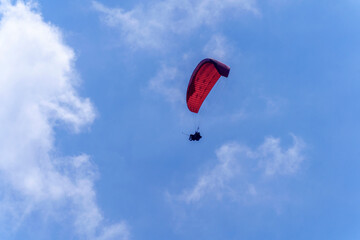 Paragliding active sports to enjoy freedom