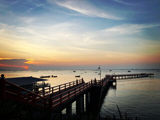 Naklejka na ściany i meble sunset at the pier
