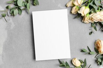 Blank card mockup with flowers, blank invitation or greeting card mock up with copy space