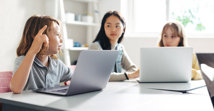 Learning to coding together: Kids engage with each other as they learn programming concepts