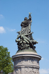 Fototapeta na wymiar Statue à Paris