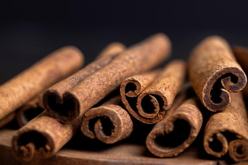 Whole dried cinnamon for baking