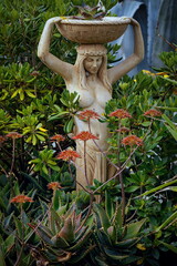 statue