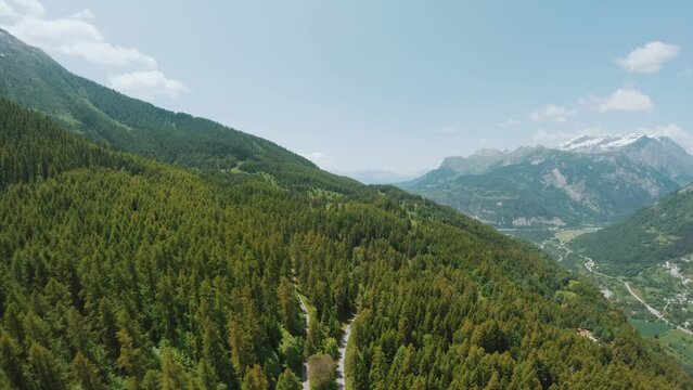 Explore the majestic larch forest in Orci&egrave;res 1850 valley. With FPV drone footage, immerse yourself in the heart of this alpine ecosystem.