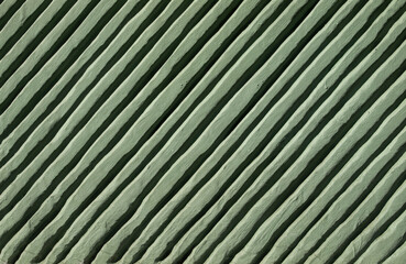 The relief surface of the wall in the form of inclined stripes