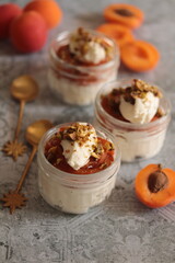 mousse mascarpone, compotée d'abricot, pistache