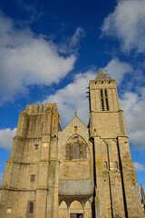 Façade occidentale de la cathédrale Saint-Samson à Dol-de-Bretagne, France
