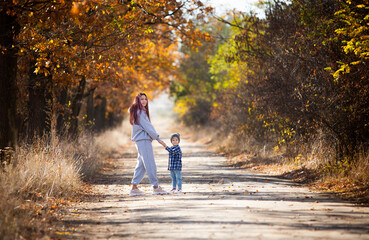Fototapeta premium woman walking in the park