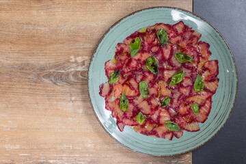Carpaccio with salmon in wine sauce