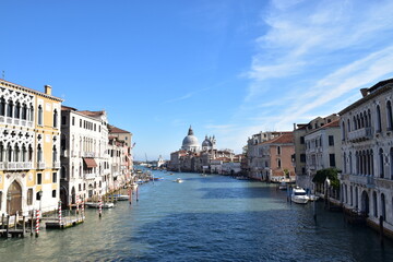 Fototapeta na wymiar 水の都・ヴェネツィアの運河と水路
