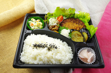 自家製の和風ハンバーグ弁当