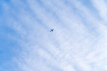 飛行機と雲