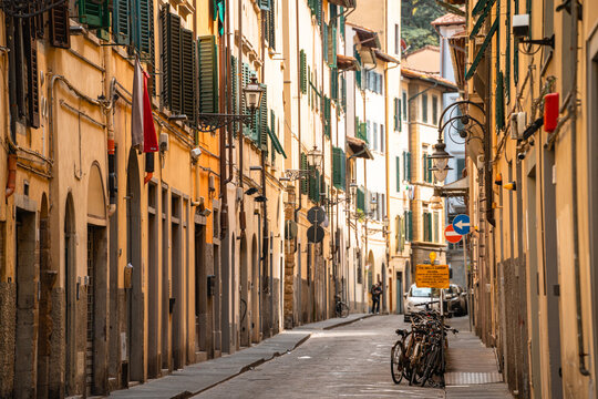 Fototapeta Bicycles in Alleyway, Florence Italy