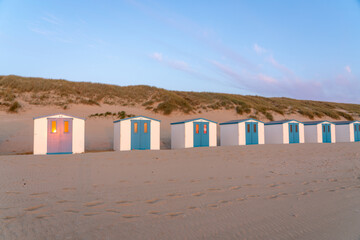 Fototapeta na wymiar On the coast with beach huts whit the sun go down