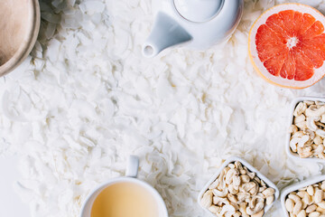 Obraz na płótnie Canvas Hot tea with healthy snacks