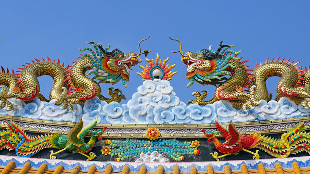Dragon statue on roof of chinese temple