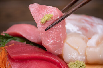 中トロの刺身のクローズアップ。新鮮な海鮮和食。