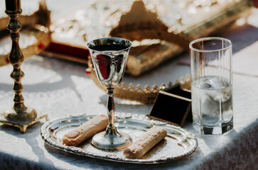two glasses of champagne and a cake