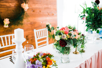 Fototapeta na wymiar table setting with flower decoration