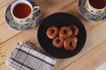 Ali agrem cake is a traditional Sundanese food originating from Karawang, which at first glance looks similar to a donut because it is round and has a hole in the middle. 

