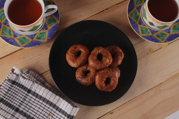 Ali agrem cake is a traditional Sundanese food originating from Karawang, which at first glance looks similar to a donut because it is round and has a hole in the middle. 
