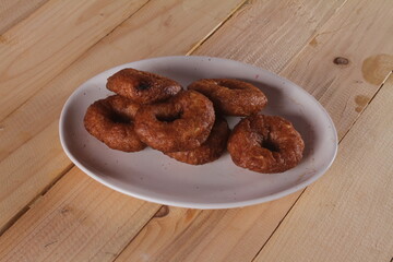 Ali agrem cake is a traditional Sundanese food originating from Karawang, which at first glance looks similar to a donut because it is round and has a hole in the middle. 
