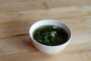 Spinach is a plant that is commonly grown for its leaves as green vegetables. This plant is known as a vegetable source of iron which is important for the body
